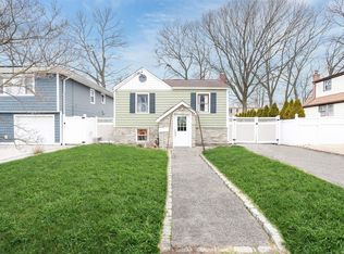 329 Lafayette St, Copiague, NY 11726