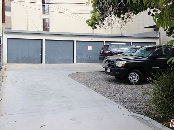 2nd image of 2831 Arizona Ave APT D