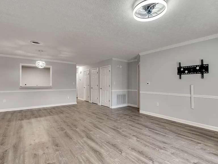 101 Pinewood Dr #1 — Photo 9