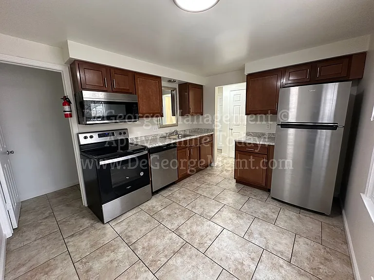 Sterling Square Townhomes — Photo 7