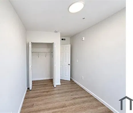 1358 Queen St NE — Photo 4