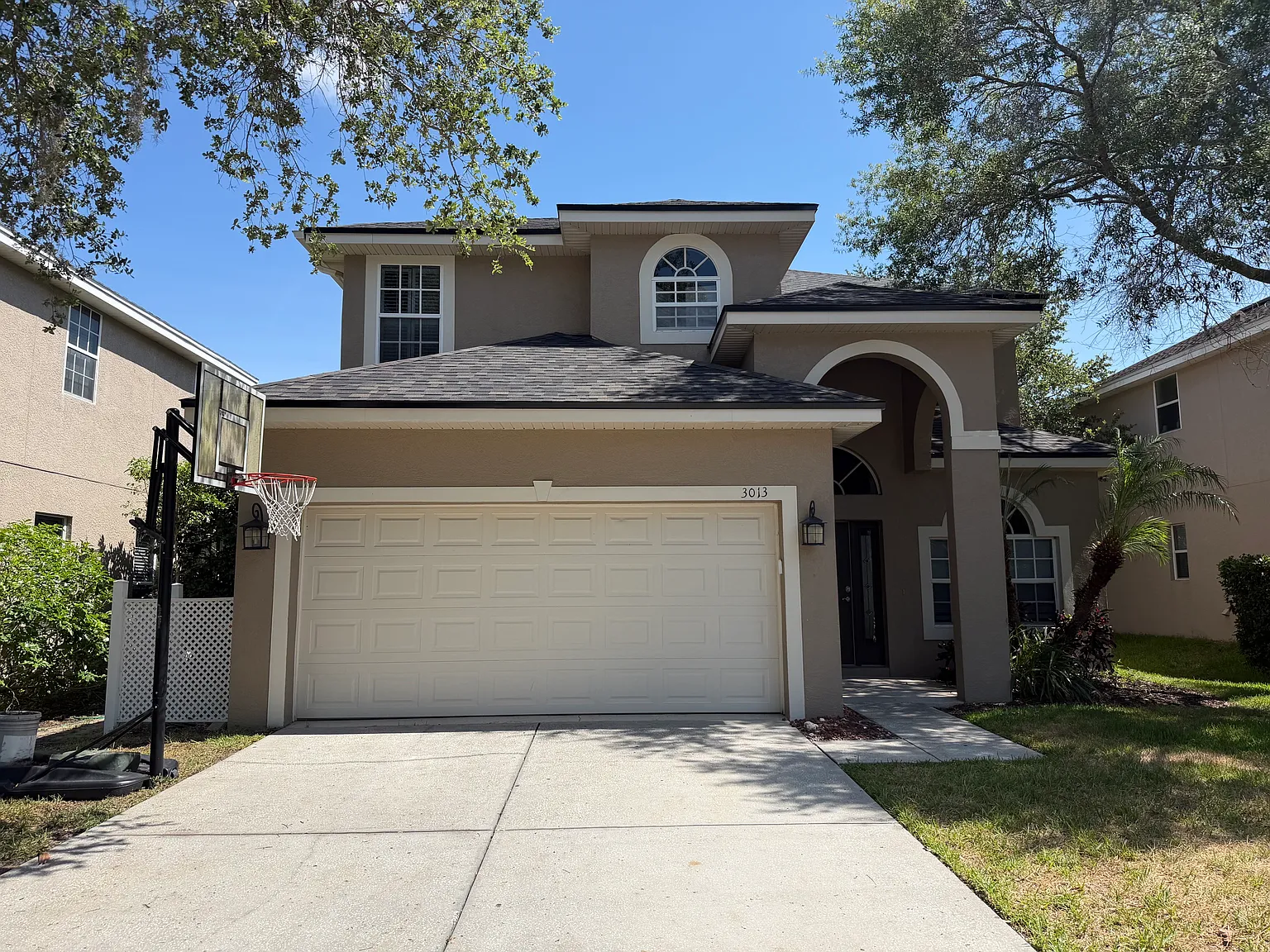 4 bed, 2427 sqft, $4,250 — Photo 3
