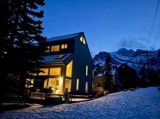 1065 W Evergreen Cir #4, Canmore, AB T1W 2P8