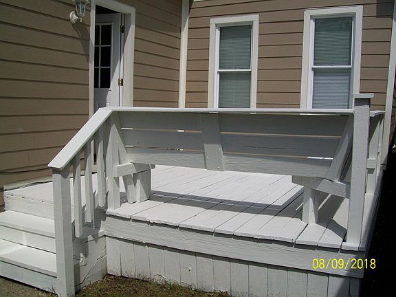 Side deck for entertaining