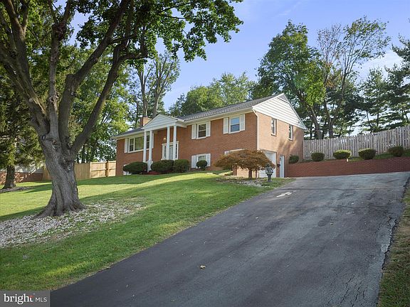 4th image of 10921 Knotty Pine Dr