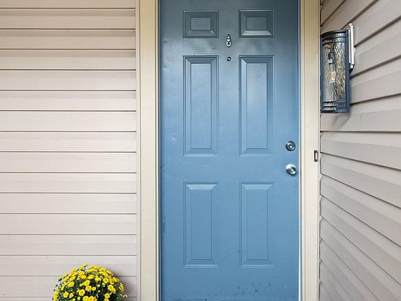 2nd image of 2822 Emma Lee St APT 304