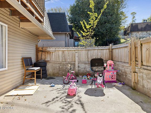 3rd image of 9105 NW Woodpark Ln