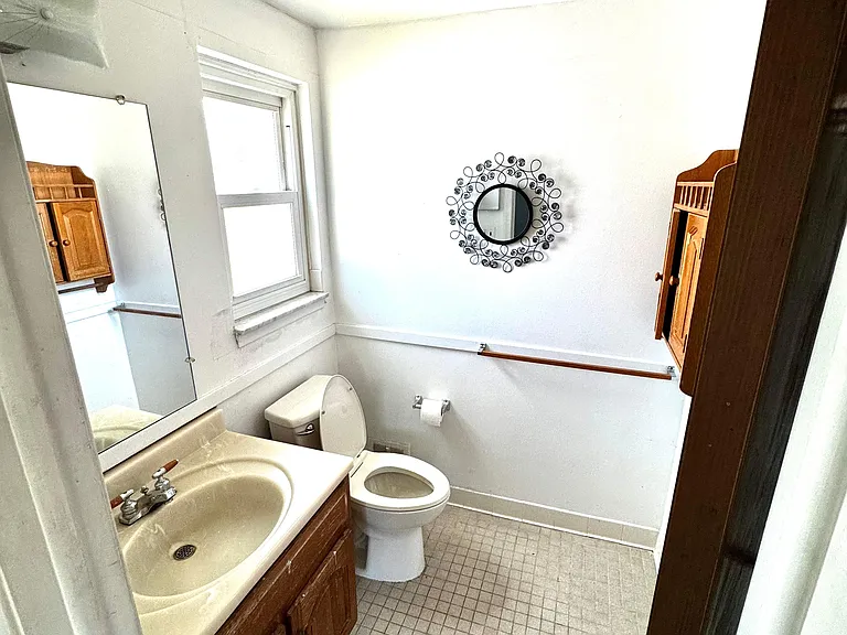 10922 Chicago Rd — Photo 15
