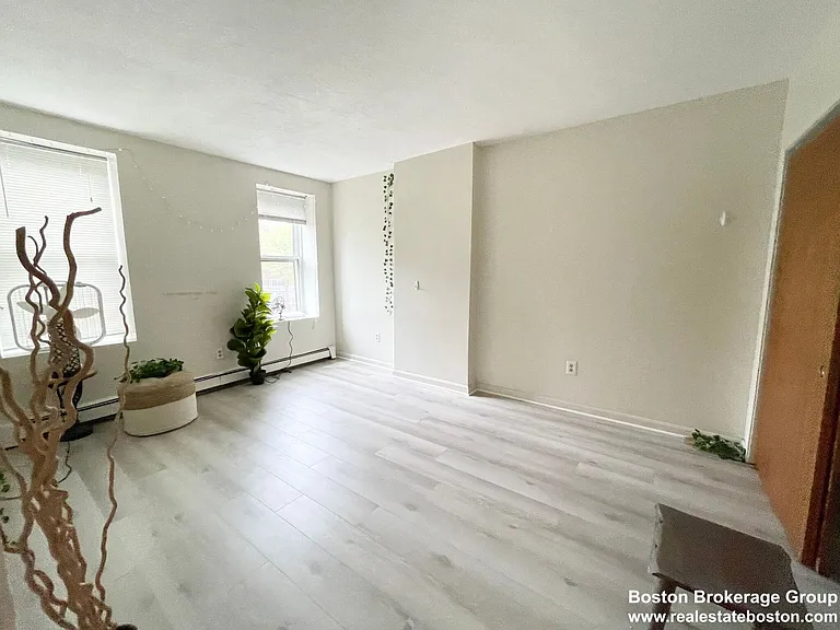 84 Hammond St #2B — Photo 5