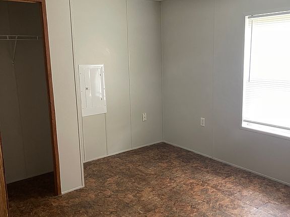 5th image of 393 Shorey Dr