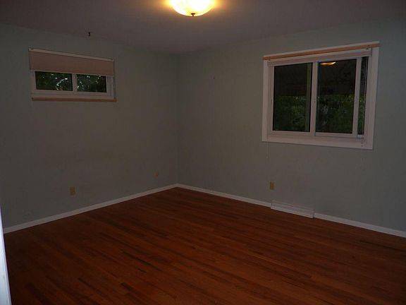 5th image of 920 W 7th Avenue Dr