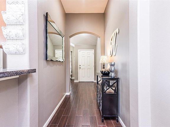 4th image of 704 Spoonbill Ln