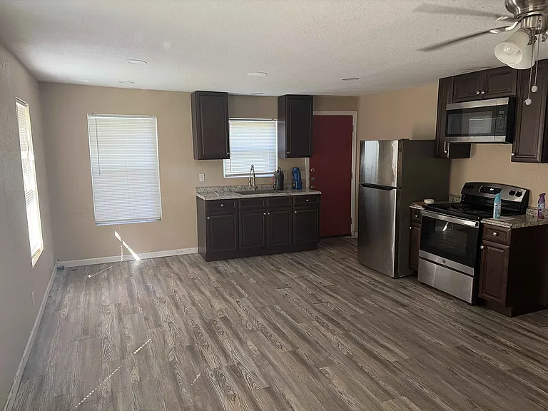 701 W Colorado St — Photo 4