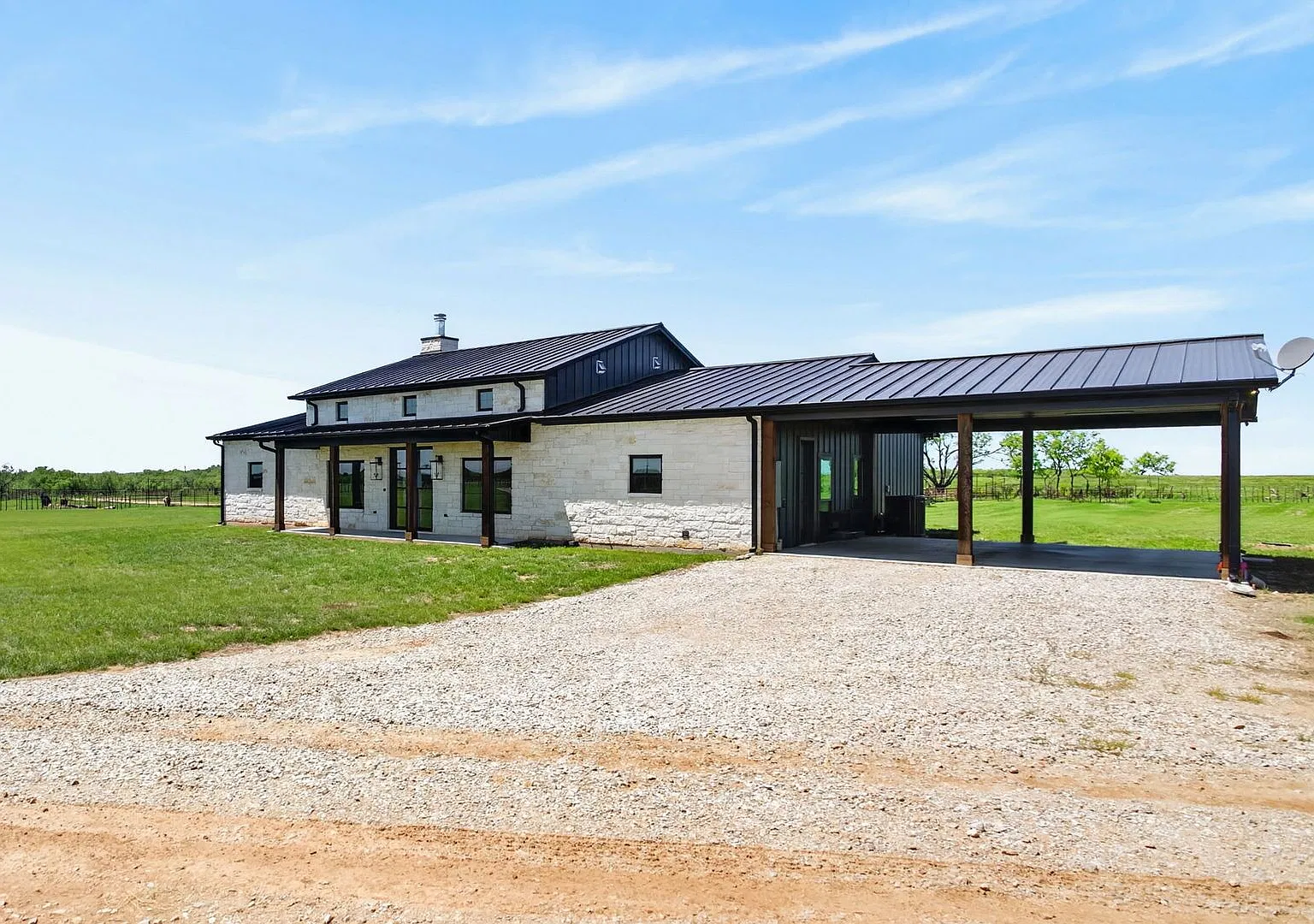 Prestige Modern Ranch Estate with Elite Equestrian Facilities in Perrin ISD — Photo 4