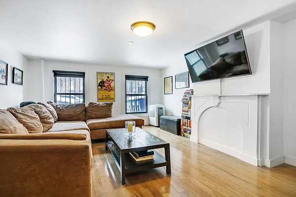 Rented by Golden Lioness Corp | media 7