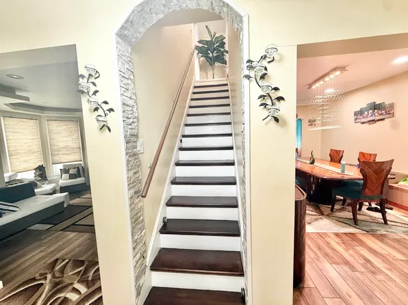 69 Humphrey Avenue image 15 of 41