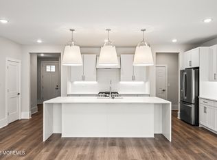 4034 Heron Dr, Farmingdale, NJ 07727