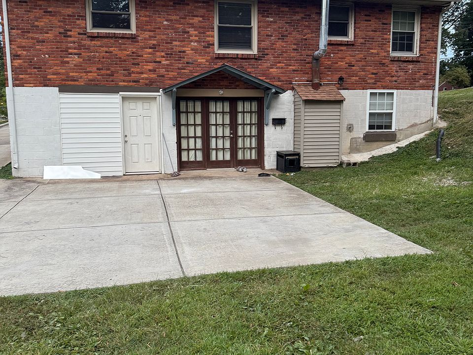 2nd image of 3943 E Ridge Dr
