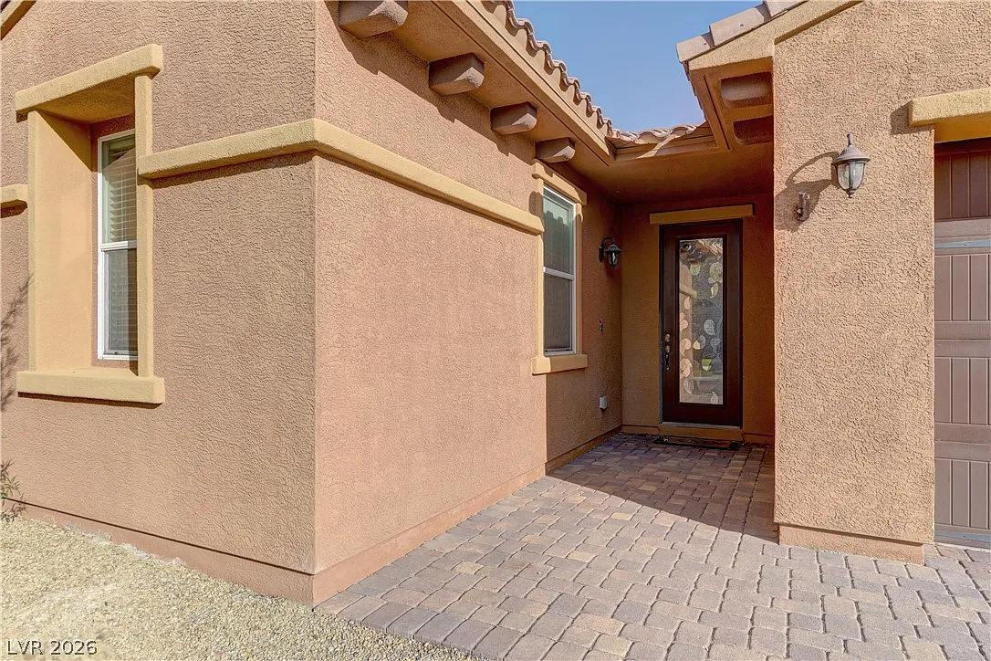 4 bed, 2.5 bath, 2688 sqft, $2,699 — Photo 3
