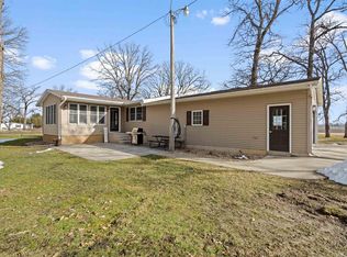 1868 Firefly Rd, Manchester, IA 52057