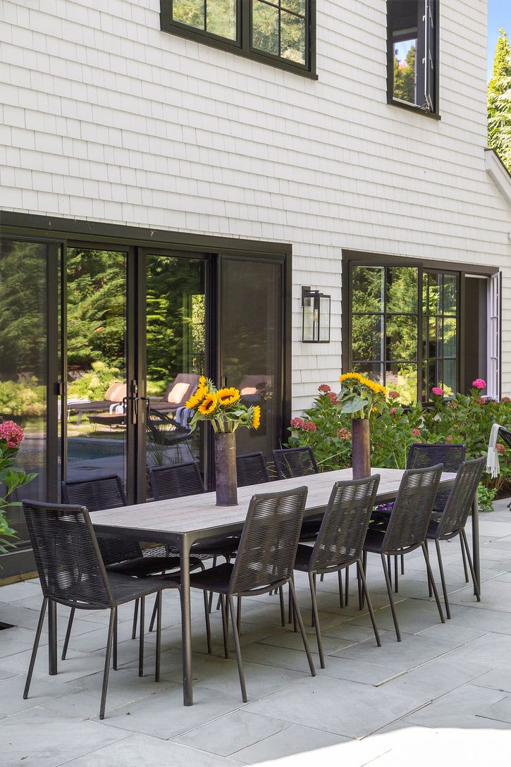  Dining area with gas grill