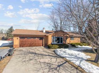 10 Sioux Ct, Appleton, WI 54911