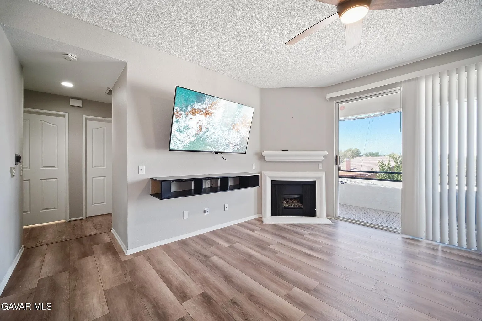 2833 W Avenue K12 APT 232 photo 1