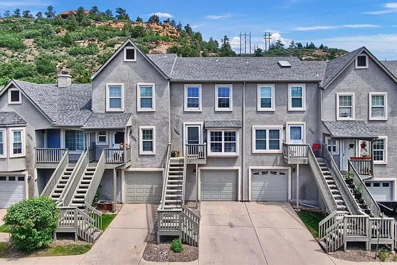 3 bed, 1.5 bath, 1138 sqft, $995 — Photo 1