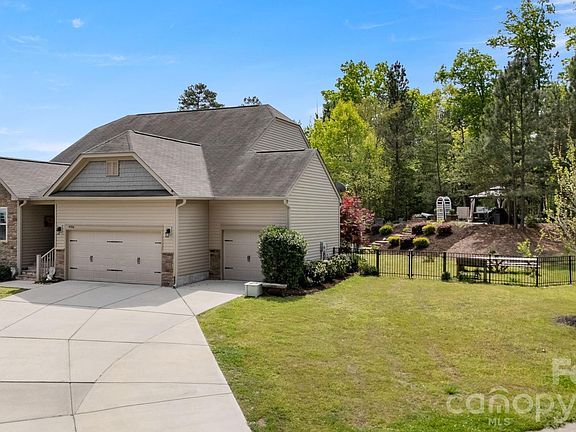 3rd image of 4708 Summerside Dr