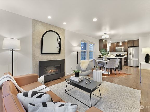 5th image of 3626 22nd Avenue W