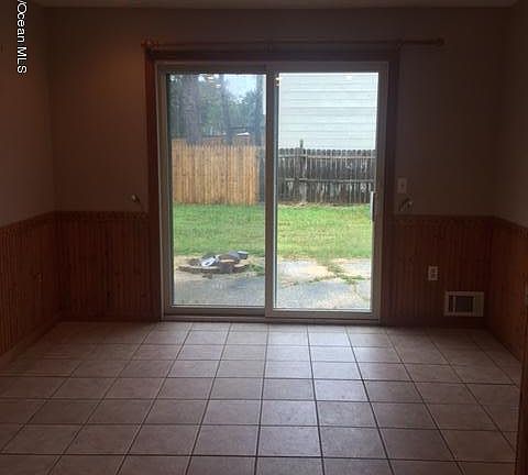 3rd image of 337 Flaam St