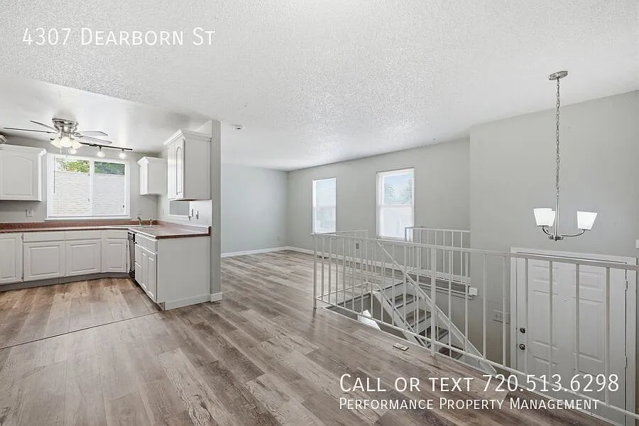 Spacious 4-Bedroom Home with Large Yard in Denver — Photo 4
