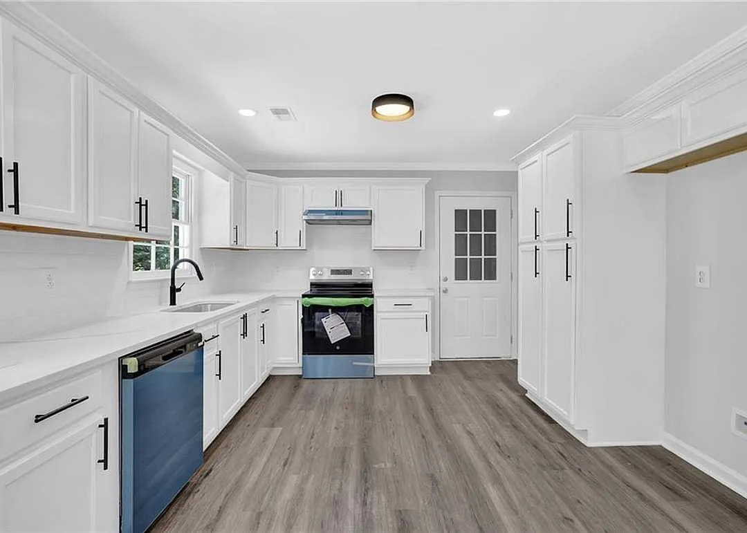 3 bed, 1586 sqft, $2,300 — Photo 2