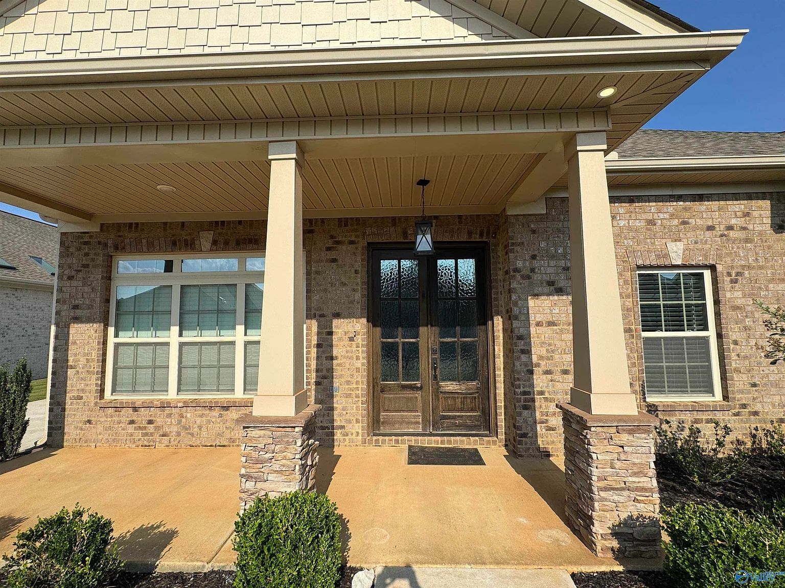 3 bed, 2.5 bath, 2400 sqft, $2,300 — Photo 3