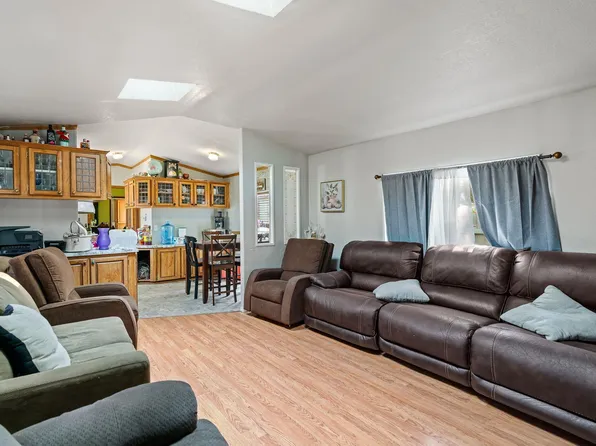 2906 W 7th Ave Trlr 74, Kennewick, WA 99336