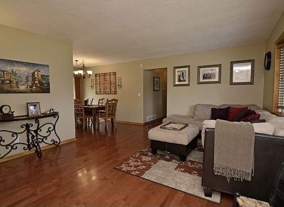 2nd image of 1381 Floral Dr W