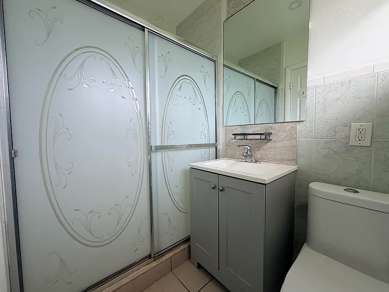 2438 Thomas St #3 — Photo 8