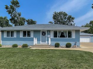 2215 26th St, Marion, IA 52302
