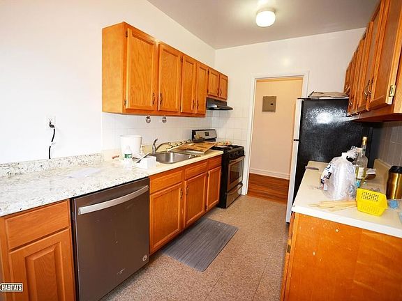 5th image of 2808 35th St APT 6D