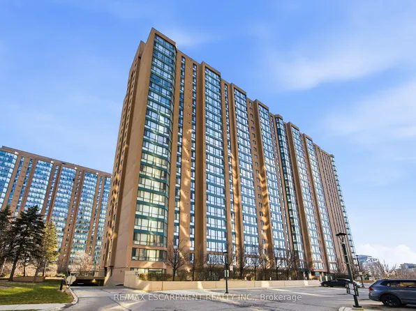 145 Hillcrest Ave #Penthouse 1, Mississauga, ON L5B 3Z1