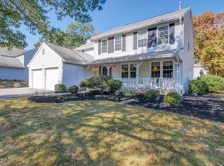 4 Derbyshire Ln, Somerset, NJ 08873