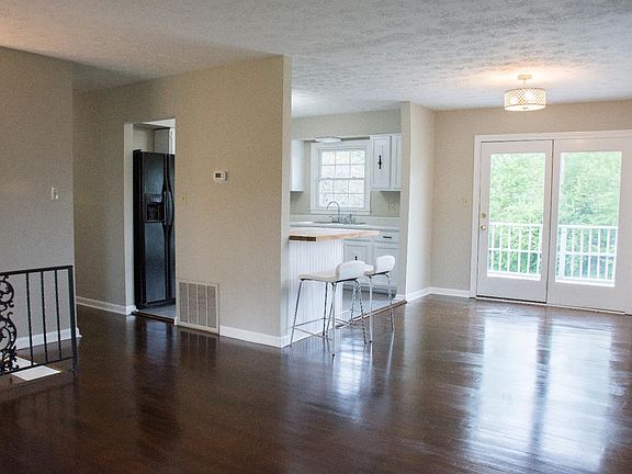5th image of 1713 Scarborough Ct