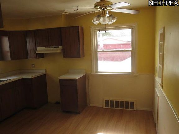 3rd image of 4431 Lincoln Ave