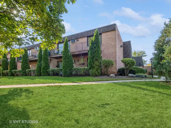 520 E Main St E APT 2A, Barrington, IL 60010