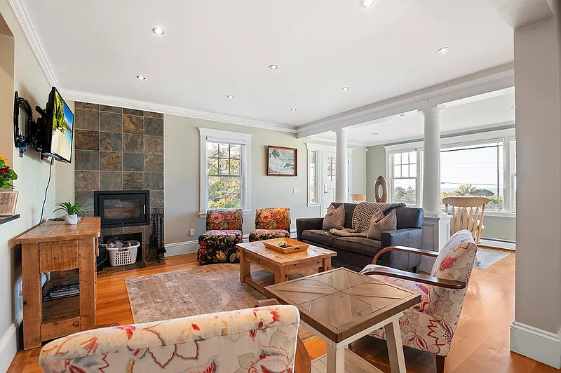 4 bed, 3.5 bath, 3500 sqft, $6,500 — Photo 4