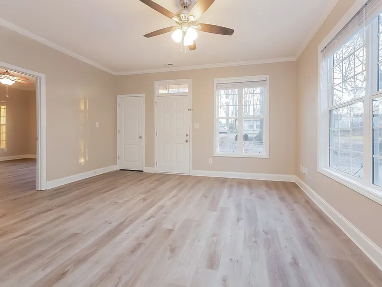 120 Carver St — Photo 4