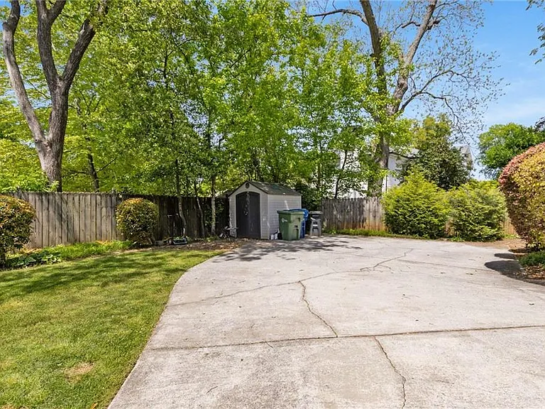 648 Cresthill Ave NE — Photo 42