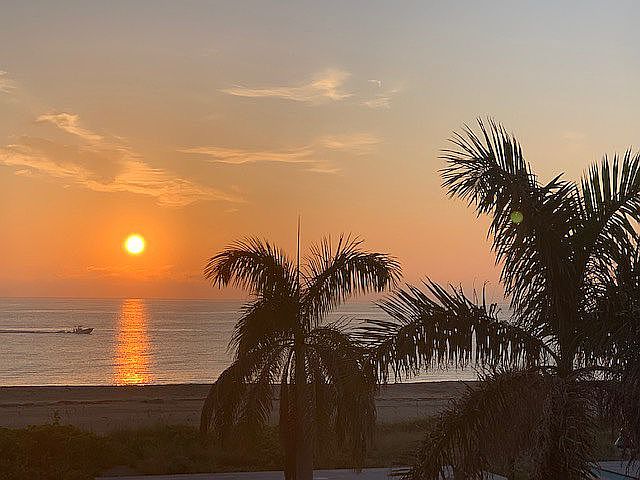 Direct Ocean View Sunrise