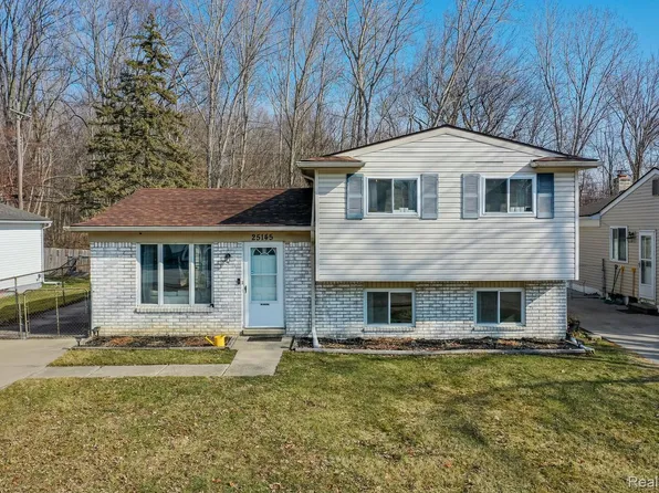 25145 Orchid St, Harrison Township, MI 48045