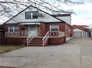 8580 263rd St, Floral Park, NY 11001